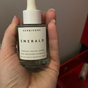 Emerald moisture oil